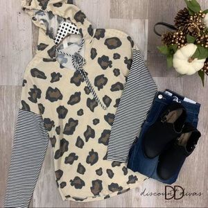 3/$15 Animal print long sleeve top large